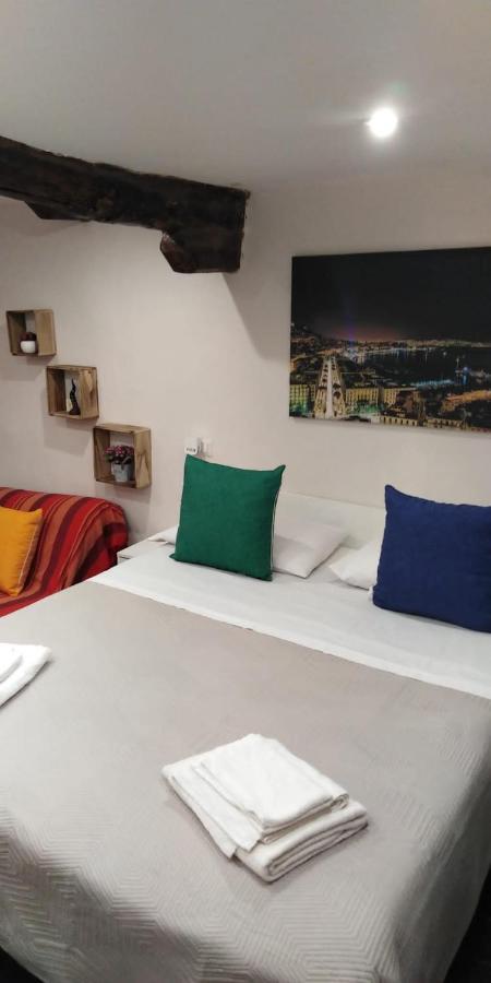 Naples To Stay Luaran gambar