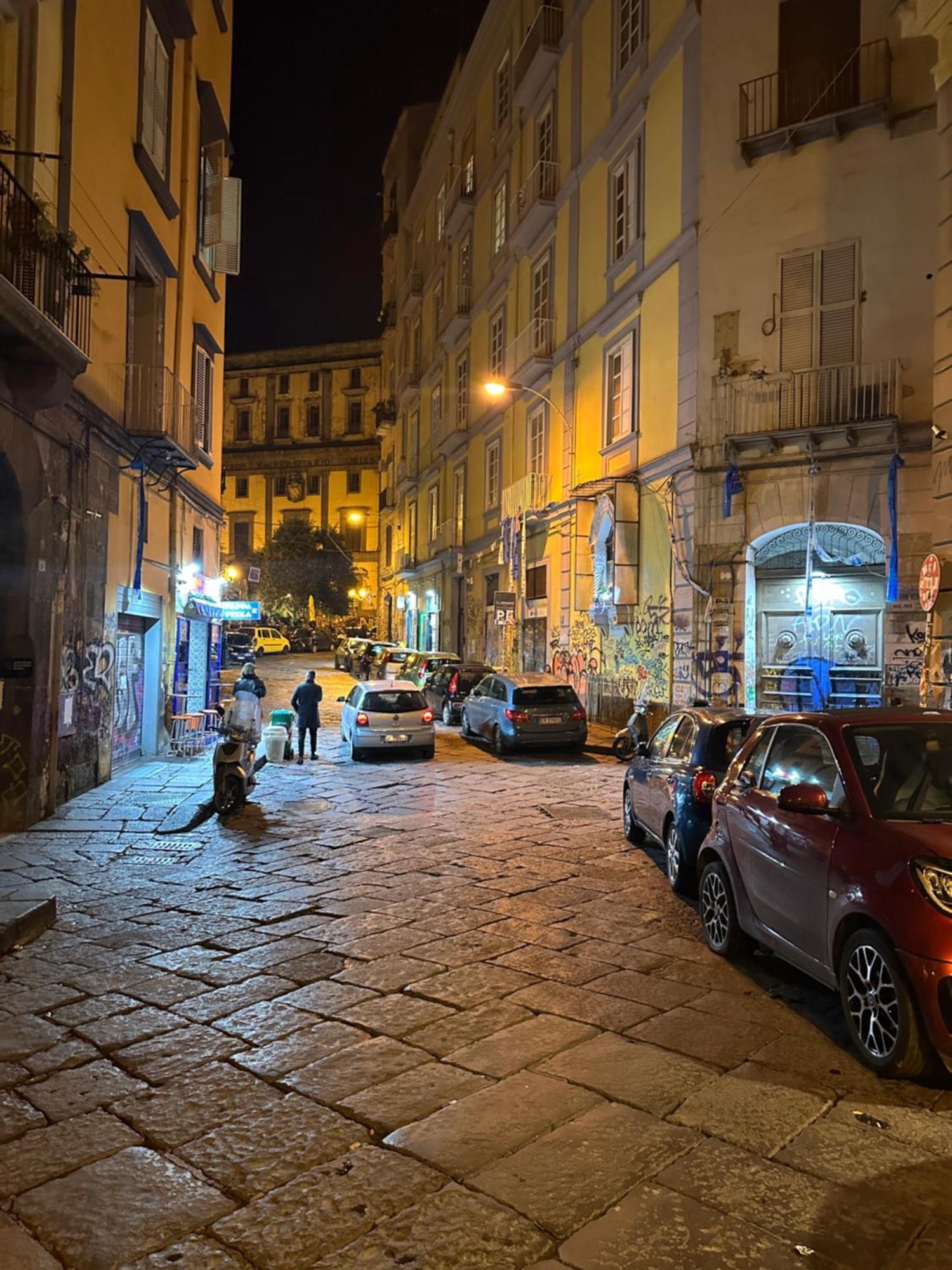 Naples To Stay Luaran gambar